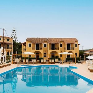 Oula Maisonettes Suites